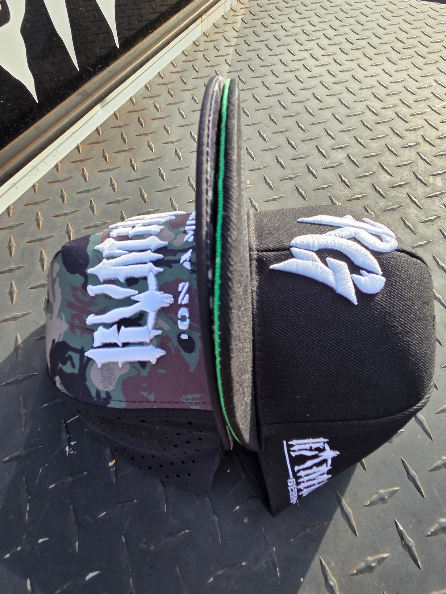 R/G Logo snapback